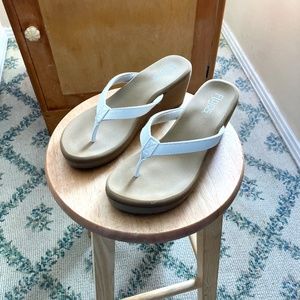 Women's size 6 1/2 platform thongs, white leather straps, beige platforms/